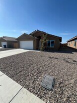7944 E 46th St in Yuma, AZ - Building Photo