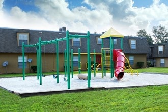 Villas at Pinecrest in Orlando, FL - Building Photo - Building Photo
