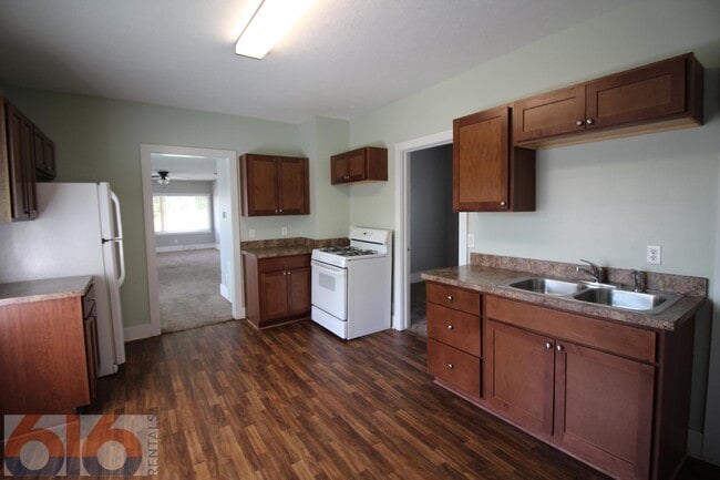 1108 Elizabeth Ave NW in Grand Rapids, MI - Building Photo - Building Photo