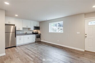 311 Taylor Ave NW in Renton, WA - Building Photo - Building Photo