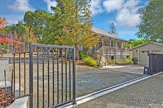 18 Sunnyhill Rd in Emerald Hills, CA - Building Photo - Building Photo