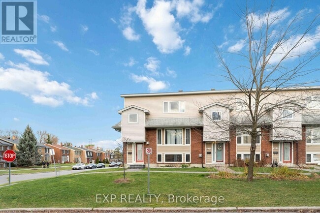 230 Monterey Dr in Ottawa, ON - Building Photo - Building Photo