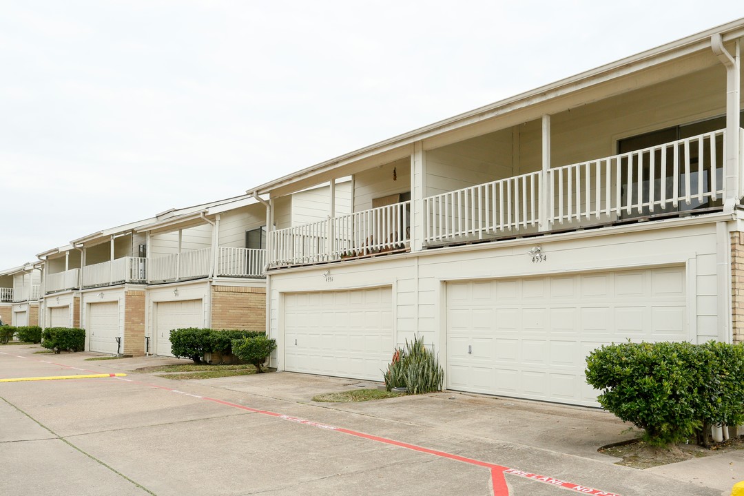 Buena Vista Townhomes in Pasadena, TX - Building Photo