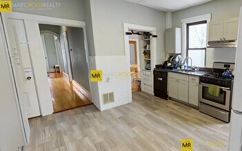 10 Saunders St, Unit 10 in Boston, MA - Building Photo - Building Photo