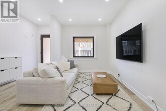 208 Cedarvale Ave in Toronto, ON - Building Photo - Building Photo