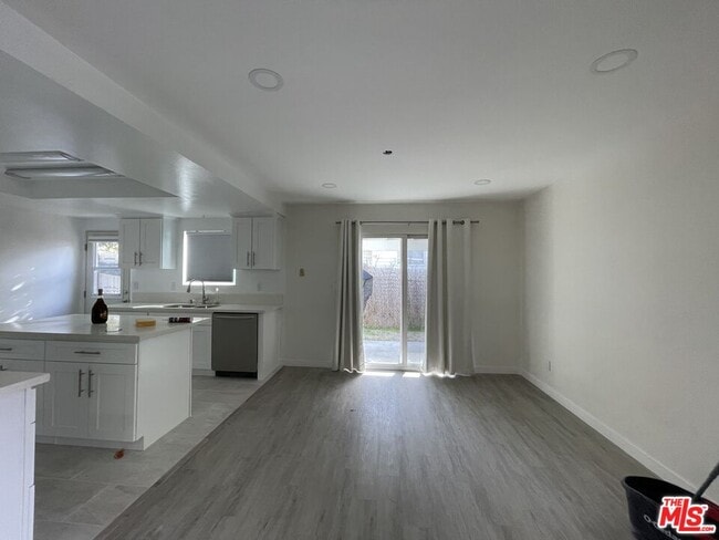 10846 Scoville Ave in Los Angeles, CA - Building Photo - Building Photo