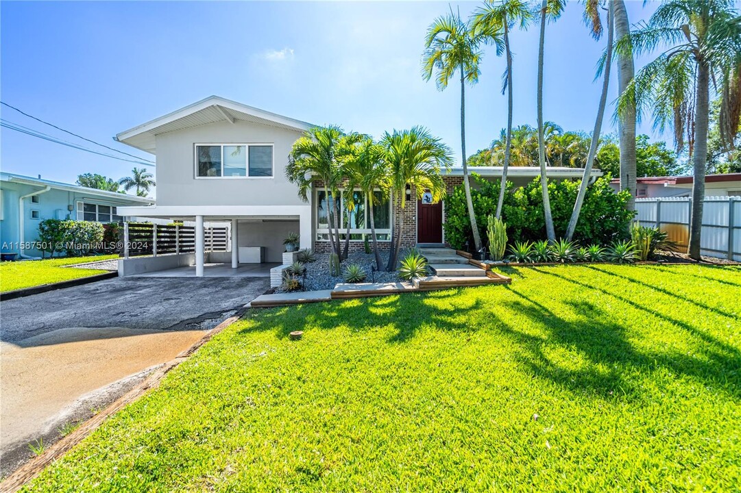 2407 Cat Cay Ln in Fort Lauderdale, FL - Foto de edificio