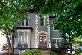 423 S Highland Ave in Pittsburgh, PA - Building Photo - Building Photo