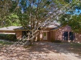 321 Whitworth Ln in Lufkin, TX - Building Photo