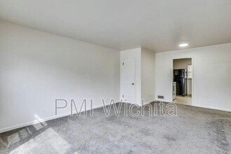 6142 E Harry St in Wichita, KS - Building Photo - Building Photo