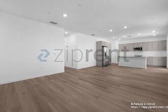 10374 Bayson Wy in Elk Grove, CA - Building Photo - Building Photo