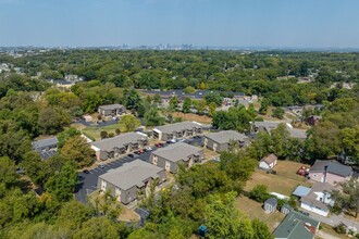 Hartford House Apartments in Nashville, TN - Building Photo - Building Photo