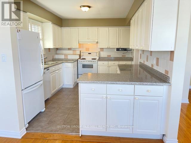 37 Tapley Dr in Toronto, ON - Building Photo - Building Photo