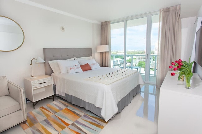 2889 McFarlane Rd in Miami, FL - Building Photo - Building Photo