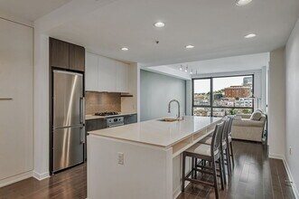 1788 Clay St, Unit 801 in San Francisco, CA - Foto de edificio - Building Photo