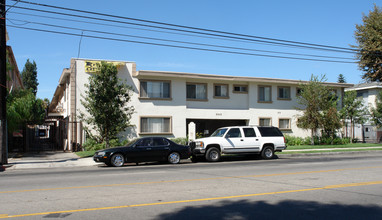 6045 Whitsett Ave in North Hollywood, CA - Foto de edificio - Building Photo