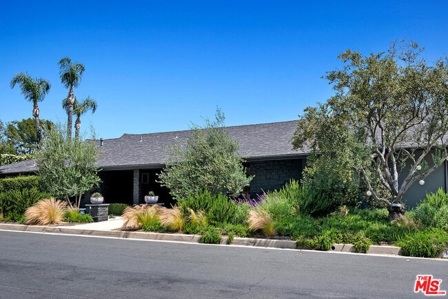17237 Quesan Pl in Los Angeles, CA - Building Photo - Building Photo