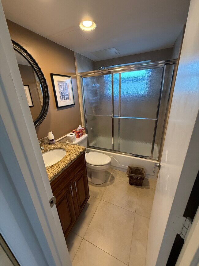 6000 N Ocean Blvd, Unit Starlight Towers in Fort Lauderdale, FL - Building Photo - Building Photo