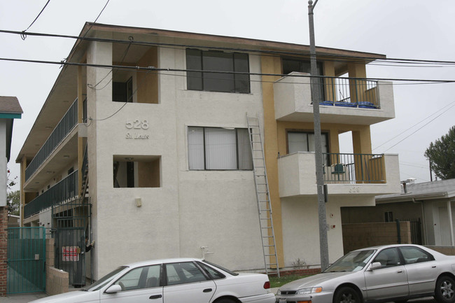 528 Saint Louis Ave in Long Beach, CA - Foto de edificio - Building Photo