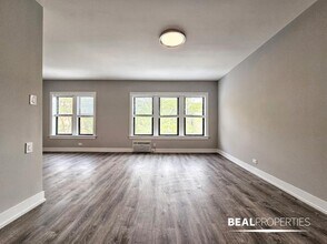 740 W Addison St in Chicago, IL - Building Photo - Building Photo