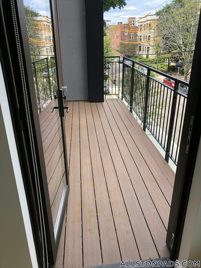 83 Gardner St, Unit 209 in Boston, MA - Building Photo - Building Photo