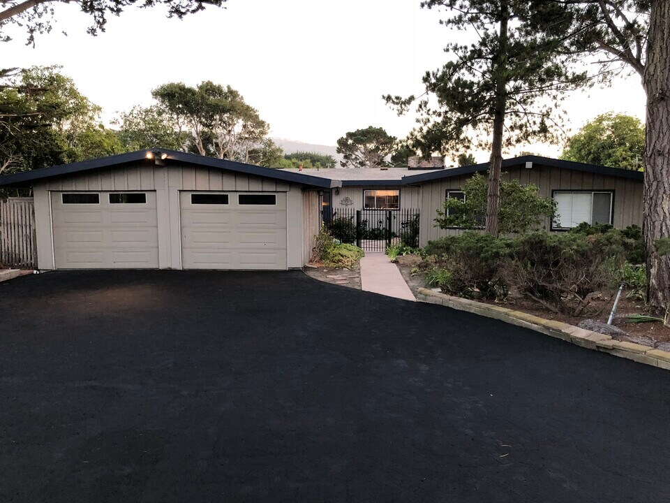 3256 Martin Rd in Carmel By The Sea, CA - Building Photo