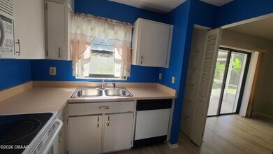 428 Sandpiper Ct in Edgewater, FL - Building Photo - Building Photo