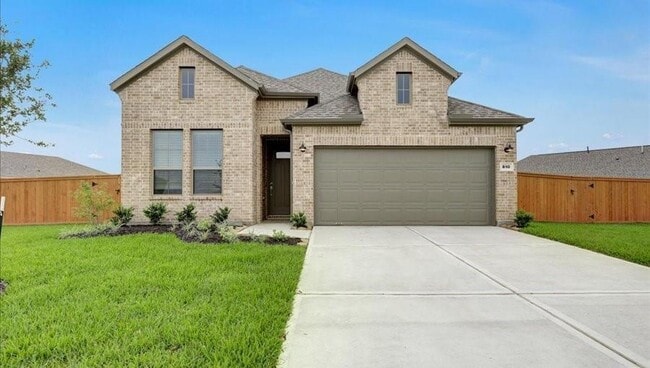 810 Whispering Winds Dr