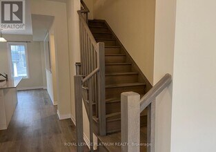 185 Bedrock Dr in Hamilton, ON - Building Photo - Building Photo