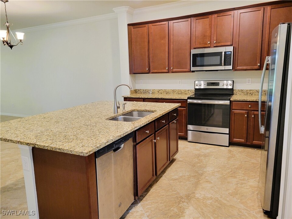 9186 Woodhurst Dr in Naples, FL - Building Photo