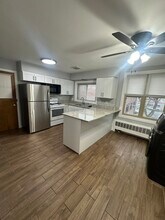 2409 W Jarvis Ave in Chicago, IL - Building Photo - Building Photo