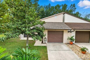 25 Jamaica St in Homosassa, FL - Building Photo