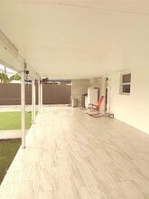 960 W 33rd Pl in Hialeah, FL - Building Photo - Building Photo