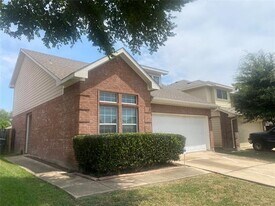 238 Cliff Height Cir in Dallas, TX - Building Photo