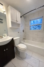 36 Candice St in Clinton, MA - Foto de edificio - Building Photo