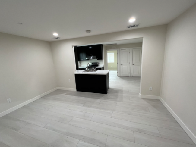954 J St in Los Banos, CA - Building Photo - Building Photo