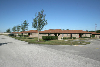 Julian Hills Apartments in Eagle Lake, FL - Building Photo - Building Photo