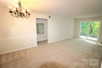 3200 Heathstead Place, Unit G in Charlotte, NC - Building Photo - Building Photo