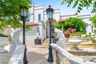 513 Persimmon Trail in New Braunfels, TX - Foto de edificio - Building Photo