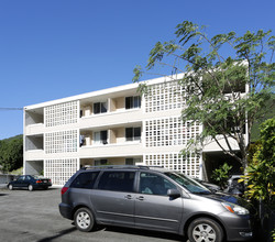 2948 E Manoa Rd in Honolulu, HI - Building Photo - Building Photo