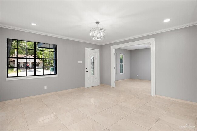 12 Victoria St in Hidalgo, TX - Building Photo - Building Photo