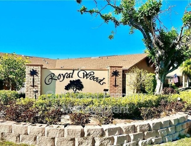6492 Royal Woods Dr in Ft. Myers, FL - Building Photo - Building Photo