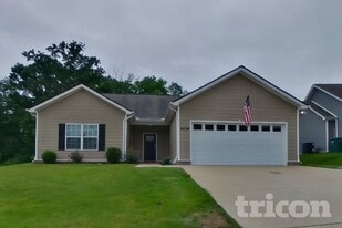 713 W Coker Way in Spring Hill, TN - Building Photo