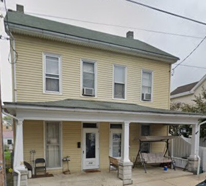 111 W Franklin St in Ephrata, PA - Building Photo