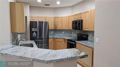 685 Conservation Dr in Weston, FL - Foto de edificio - Building Photo