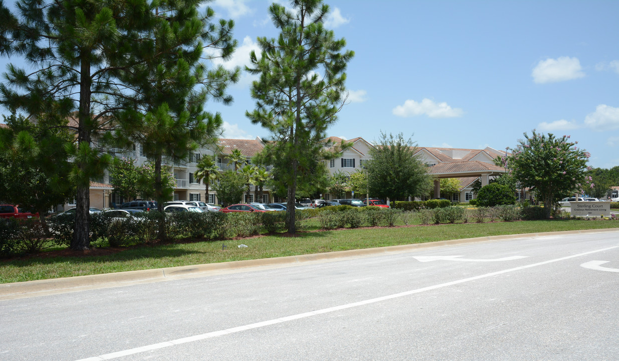 Sterling Court Independent Senior Living in Deltona, FL - Foto de edificio