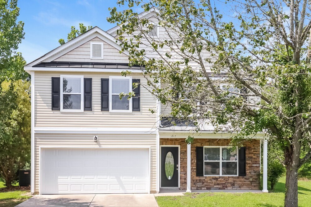 1317 Bray Dr in Charlotte, NC - Foto de edificio