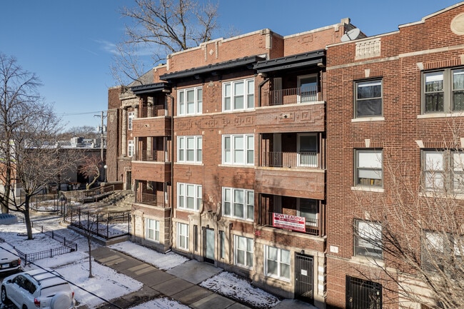 1710 W Lunt Ave in Chicago, IL - Building Photo - Building Photo