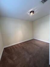 14653 SW 14th St in Pembroke Pines, FL - Foto de edificio - Building Photo