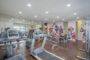 Sunnyvale Crossings in Sunnyvale, CA - Building Photo